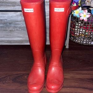Hunter Red Rain Boots 👢